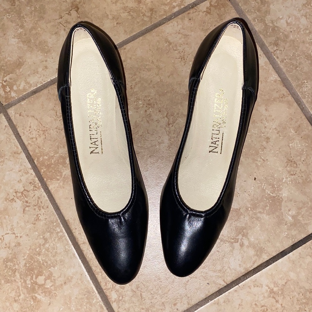 Naturalizer Leather Pumps